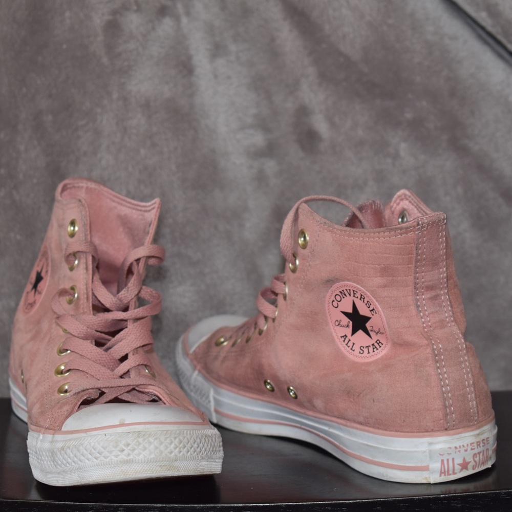 High top Converse, pink suede exterior